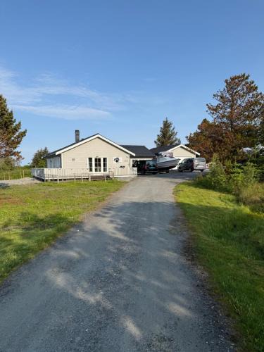 Smøla House | Sjarmerende hus på perlen Smøla 6 senger