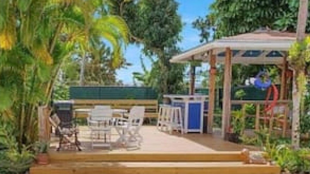 Rio Piedras House | SJU Parrot House & Pool Private Home