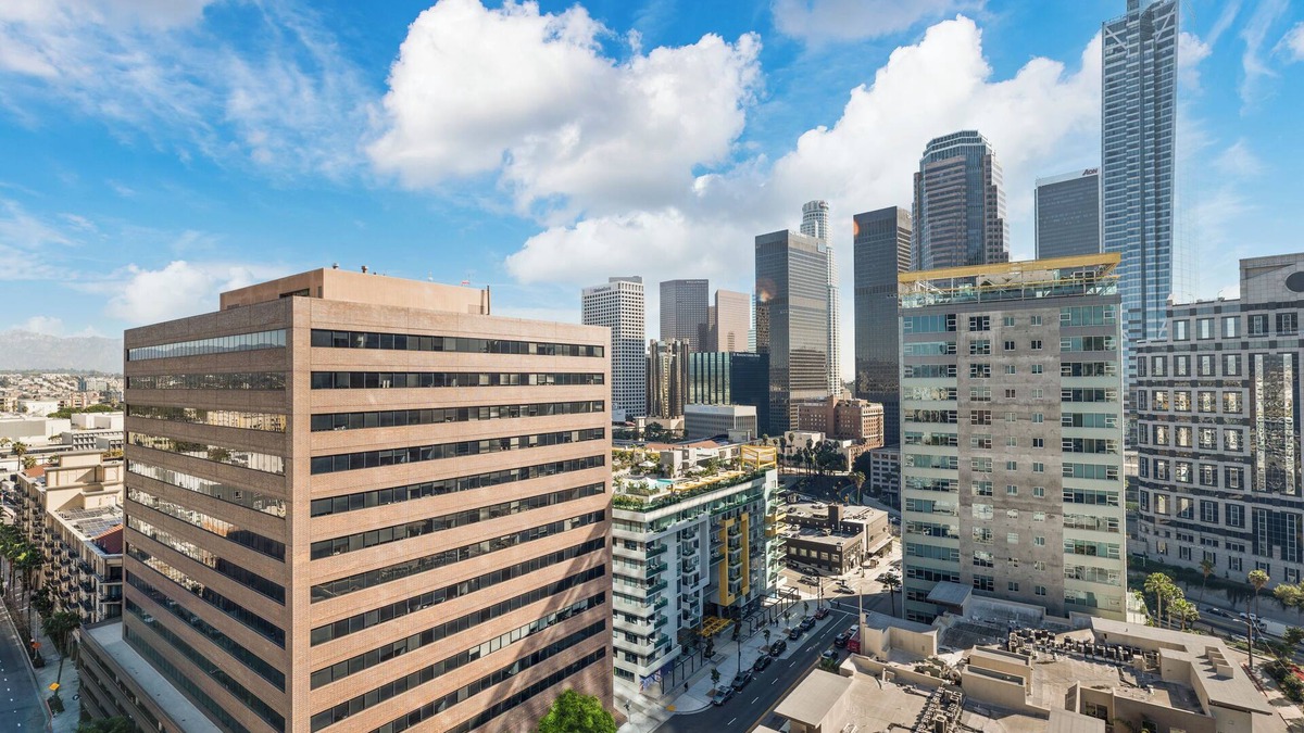 City West Condo | SK-Living DTLA 2 Story Loft with a Balcony
