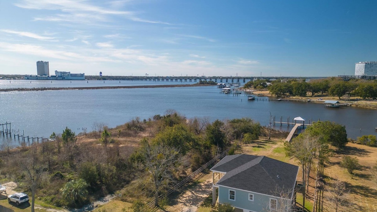 St. Martin House | Skeeter's Place- Luxurious Back Bay Biloxi Abode! Fishermen's Paradise!