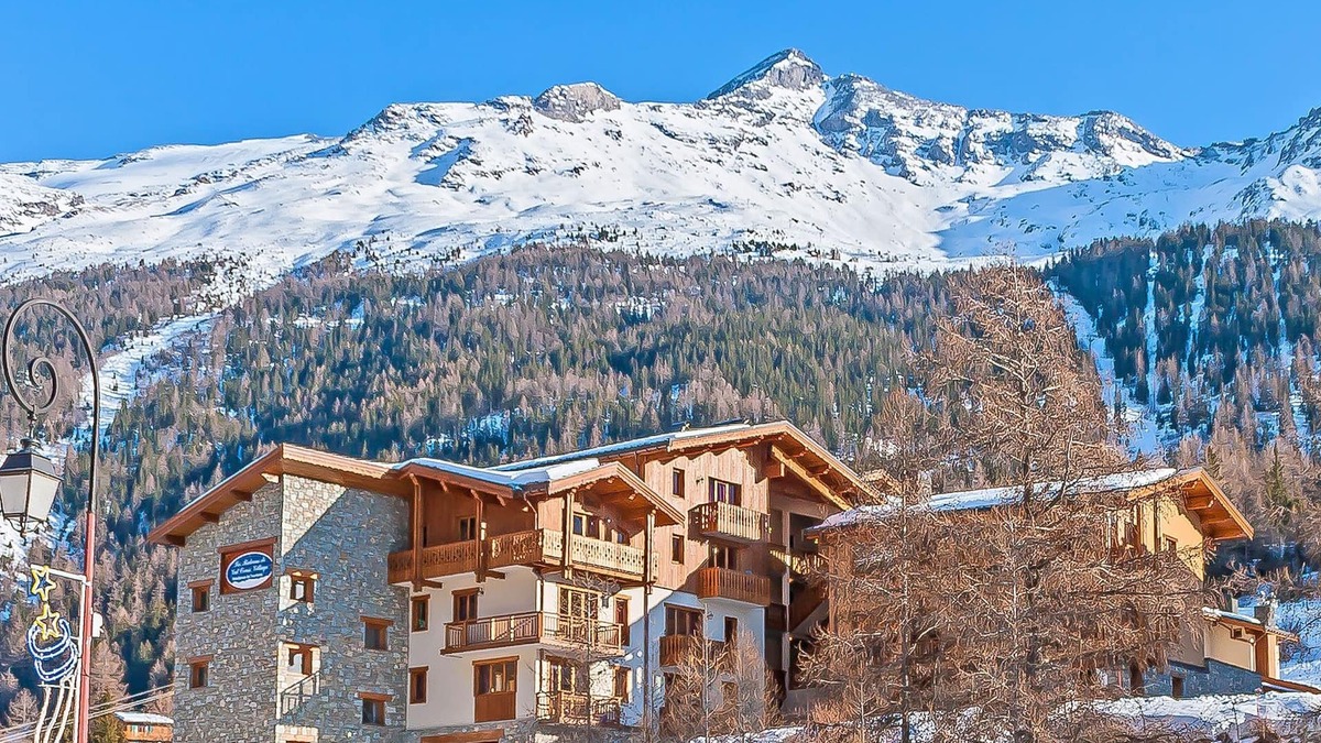 Lanslevillard Condo | Ski aux pieds | Vues imprenables | Piscine + sauna