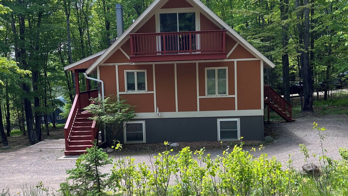 Stambaugh Ski Chalet | Ski Brule Village - Comfy Cozy Chalet!