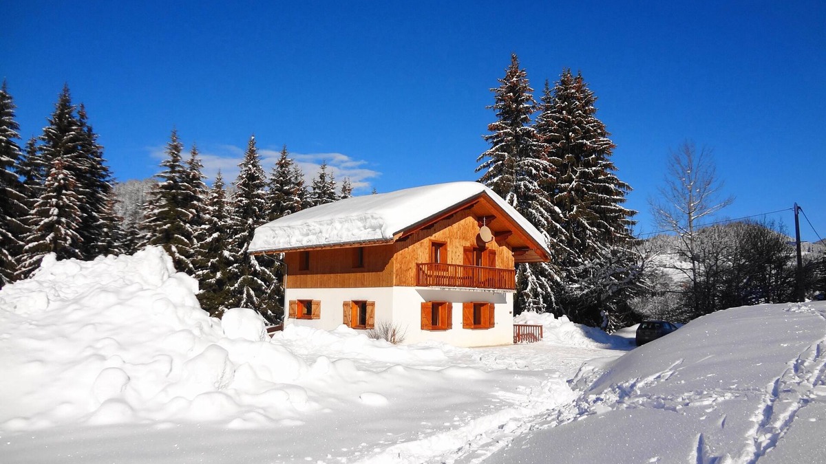 Notre-Dame-de-Bellecombe Ski Chalet | Ski Chalet with sauna, jacuzzi near ski lifts, in tranquil location near Megeve