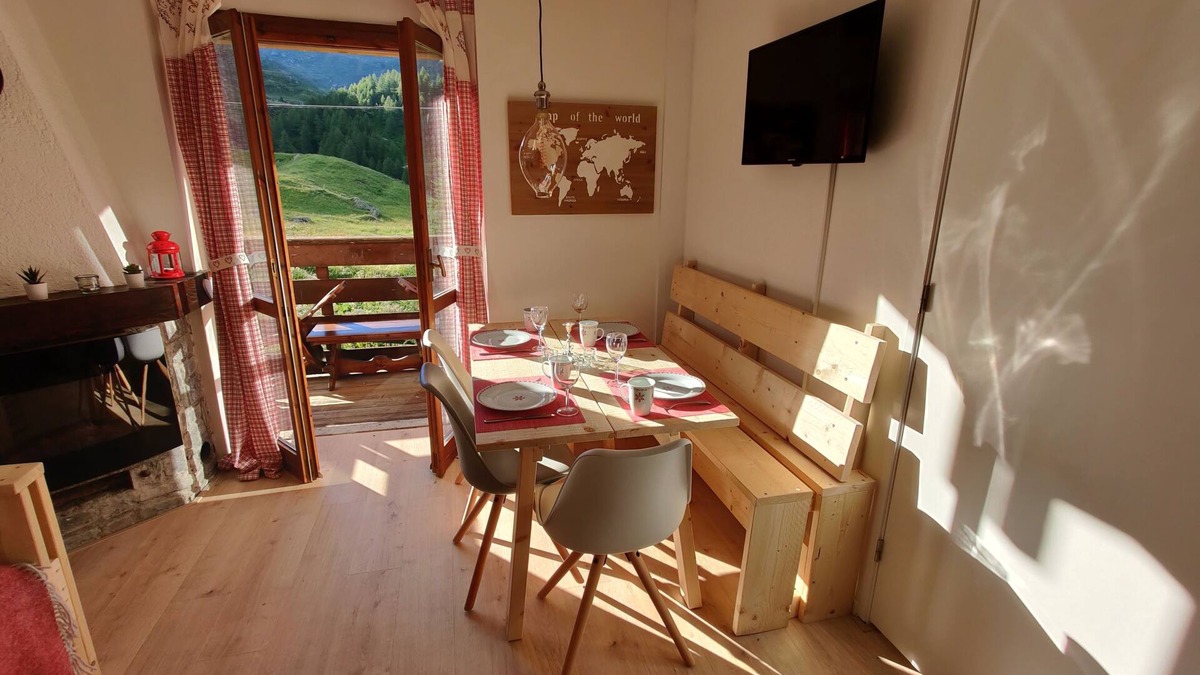 Cervinia Apartment | Ski chalet Cervinia Elena ski-in-ski-out 4-6 pers. sunny-balcony-wifi-pisteview