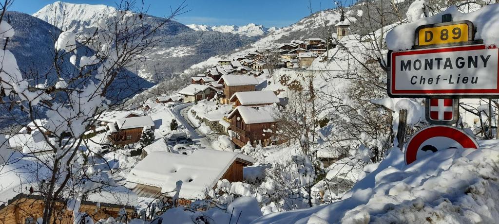 Great Alpine Road Ski Chalet | Ski Chalet - Chez Helene Ski fb