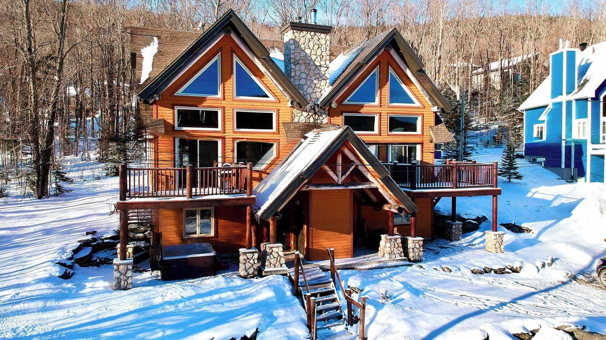 Saint-Philemon Ski Chalet | Ski Chalet | Mountain and Spa | Chalet Héritage