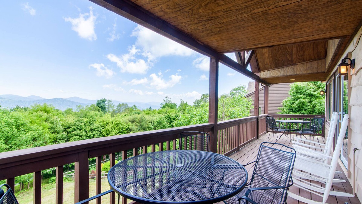 Banner Elk Cottage | Ski Destination with Breathtaking Views