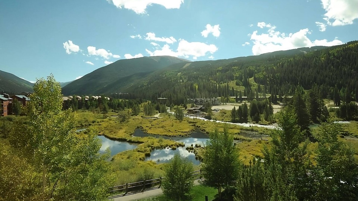 Mountain House Hotel | Ski Fun with Morning Delight! Two Pet-friendly Units, Free Shuttle and Breakfast