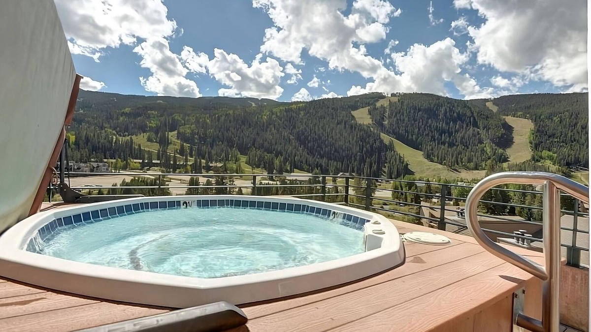 Mountain House Hotel | Ski Heaven! Two Pet-friendly Units, Breakfast Delights, Keystone Discoveries!