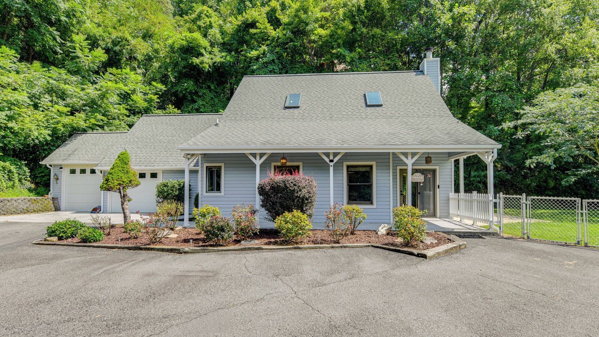 Valley Creek Run House | Ski, Hike & Fish: Mtn-View Maggie Valley Retreat