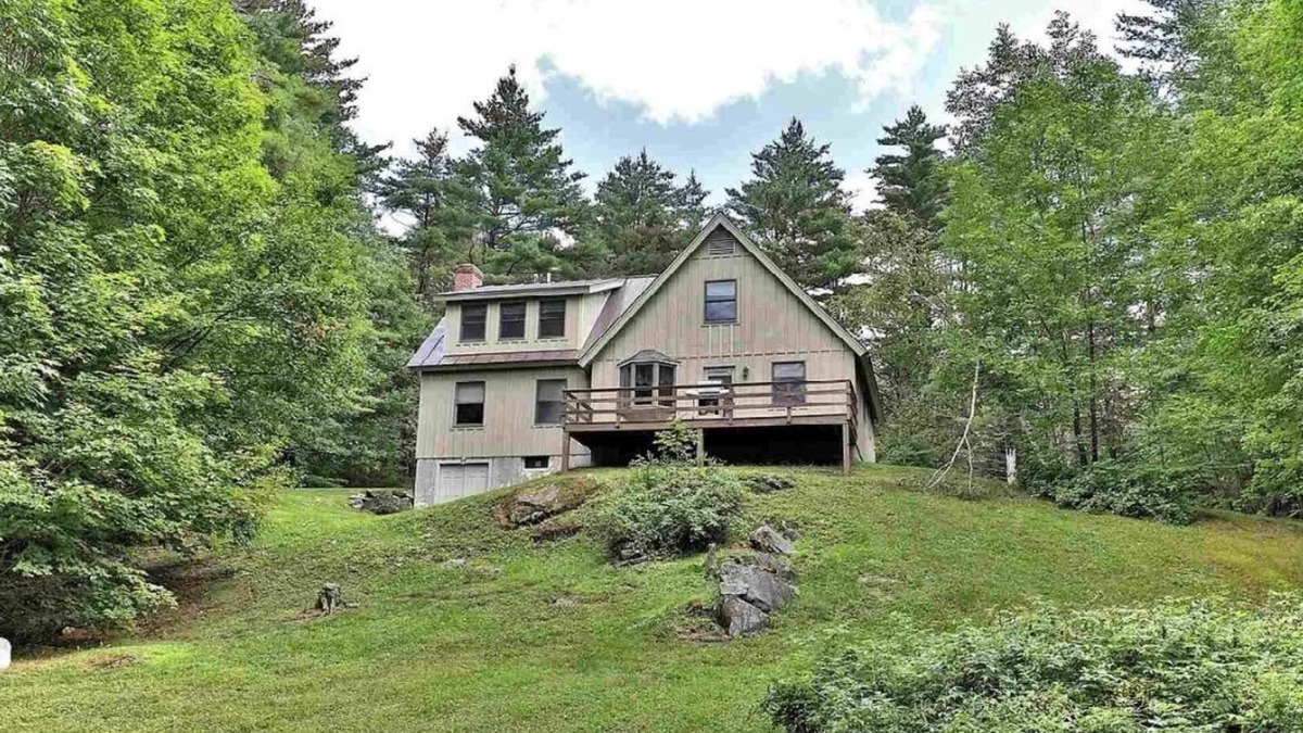 Cavendish House | Ski, hike, swim or relax with family & friends in this nature lovers delight!