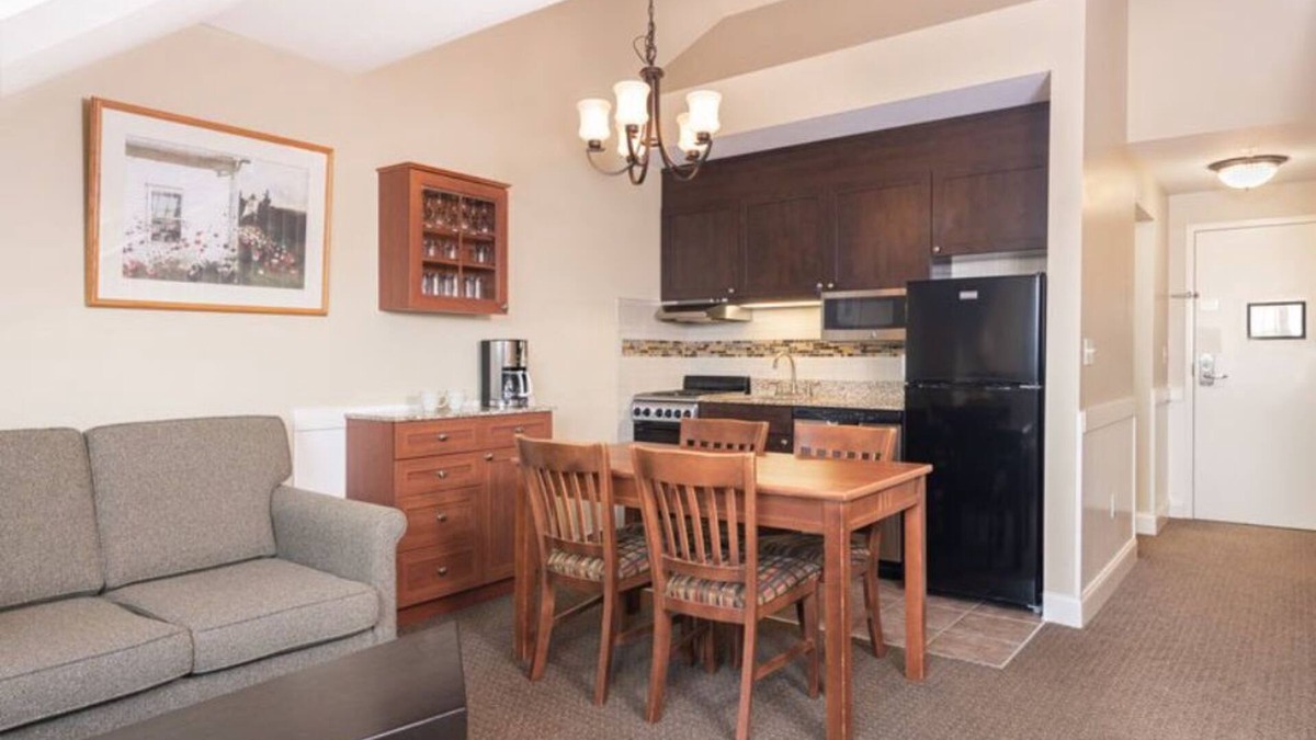 West Dover Apartment | Ski-In 2BR Loft | Sleeps 8
