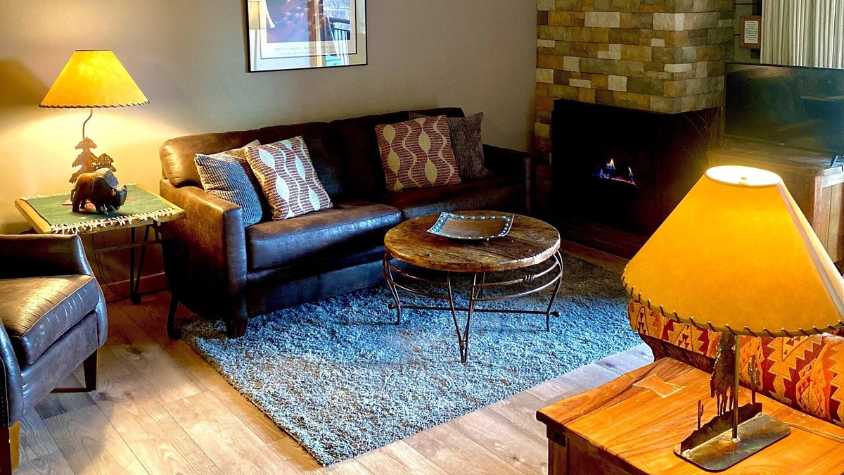 Peak 9 Condo | Ski in and out the back door, New Kitchen Remodel, Permitted Parking and Hot Tub