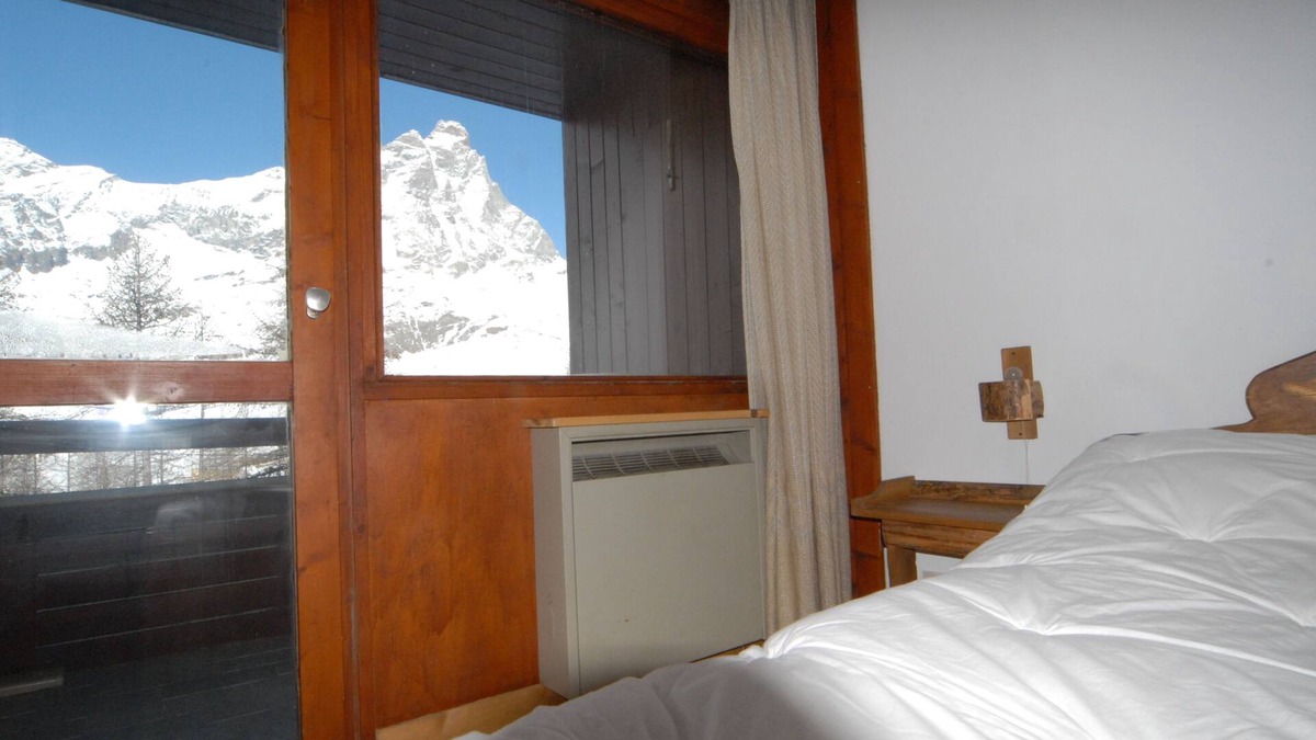 Cervinia Apartment | Ski-in and ski-out panoramic apartment with cromotherapy and free wifi