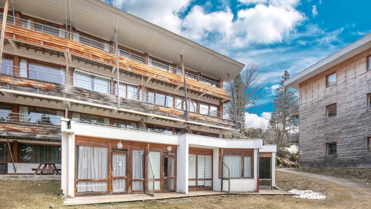 Chamrousse Apartment | Ski-In Comfort with Scenic Views