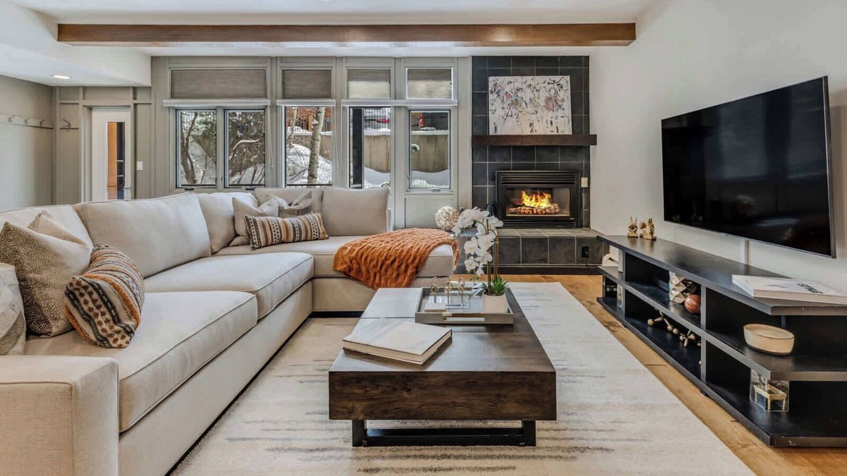 Aspen Apartment | Ski-in/out! 3 BR, 3 BA Aspen Condo w/Hot-tub!