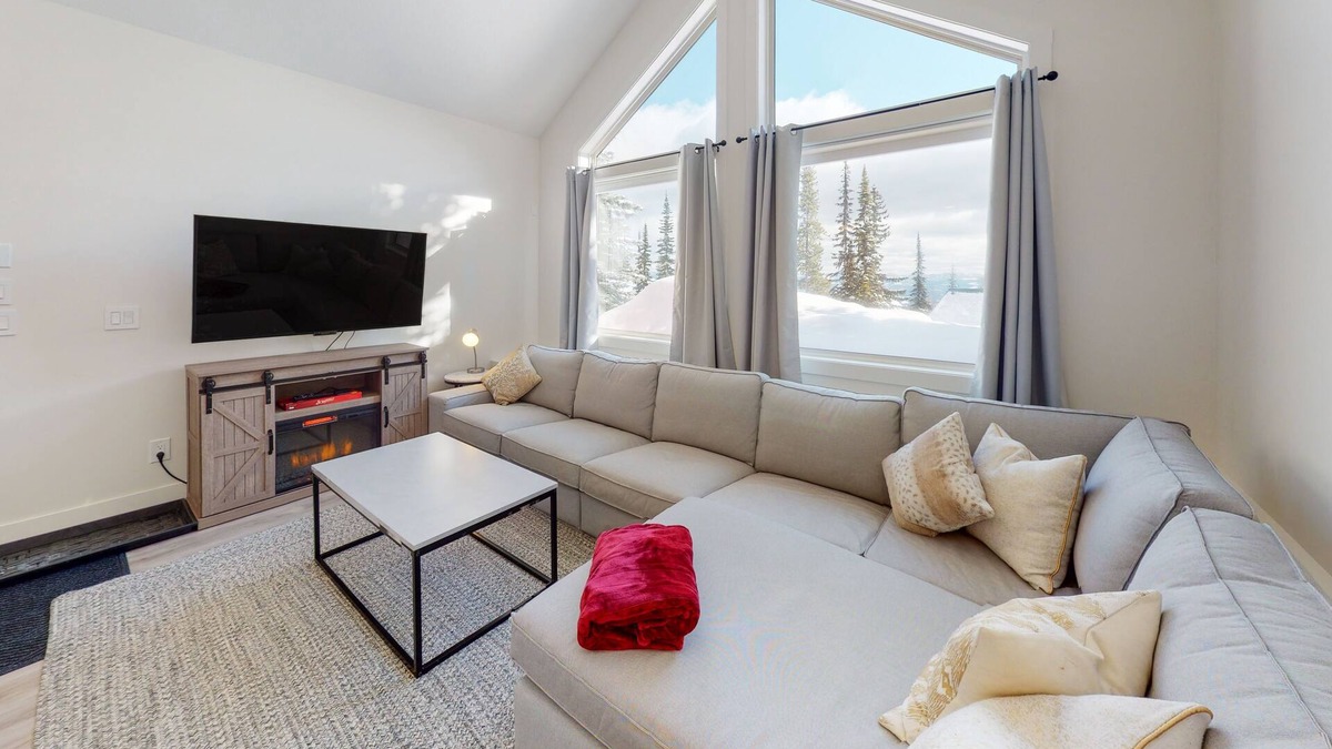 Snow Pine Estates House | Ski-in/out condo with mountain view, wifi, fireplace, & private washer/dryer
