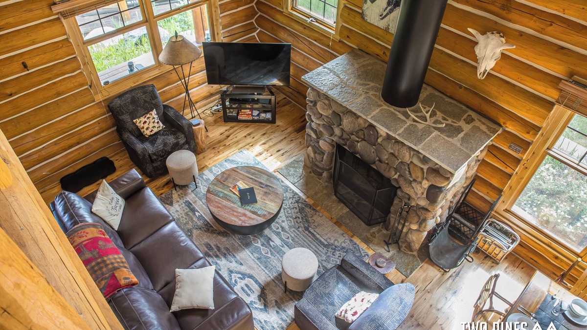 Powder Ridge House | Ski In/Out Cabin! Private Hot Tub, Wood Fireplace 5 Min Drive to Resort!