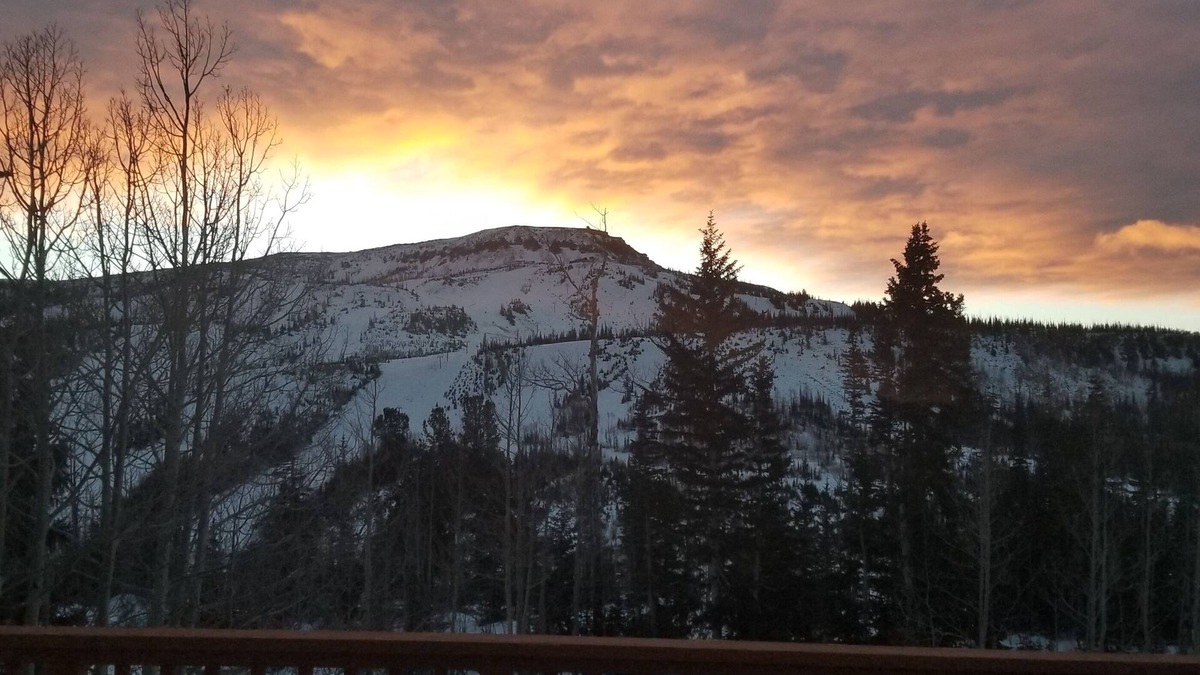 Brian Head Cabin | Ski In/Out cabin with best panoramic views in Brian Head. Pets Welcome!