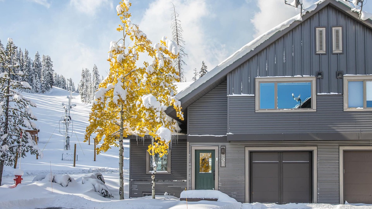 Big Horn House | Ski-in/out condo w/great views, electric burning fireplace & great location! - Big Horn Powder Run