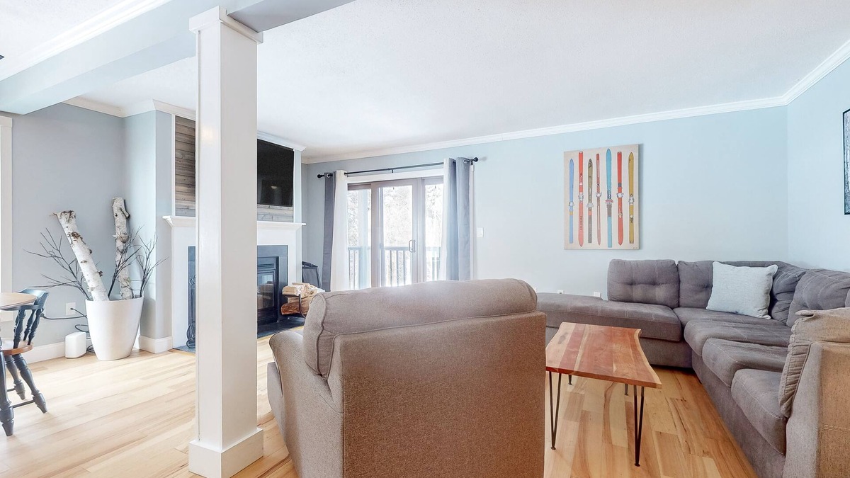 Brownsville Condo | Ski-in/out, dog-friendly condo with prime location for skiing & hiking