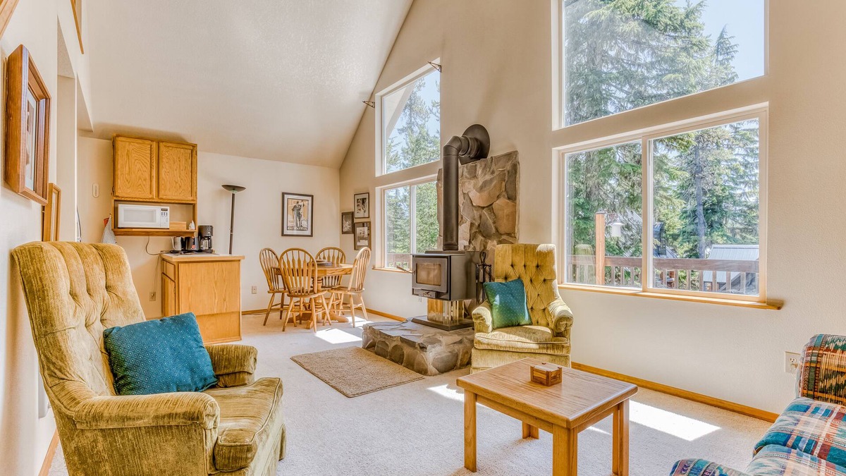 Government Camp House | Ski-in/out dog-friendly home with deck, wood fireplace, grill & partial mtn view