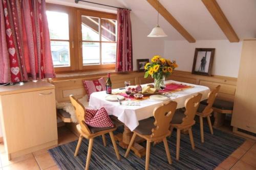 Konigsleiten Apartment | Ski in out! Gemütliche Dachgeschosswohnung
