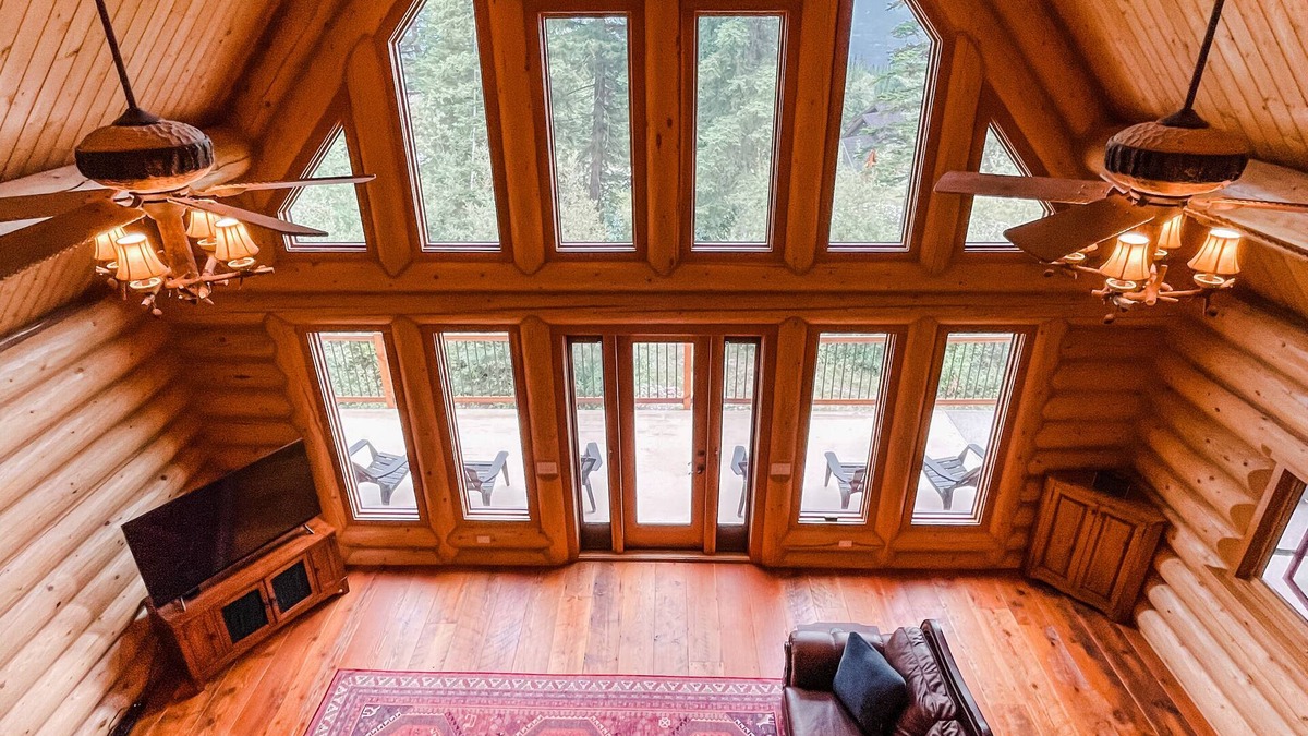 Golden Ski Chalet | Ski-In/Out Log Cabin w/Hot tub and Sauna