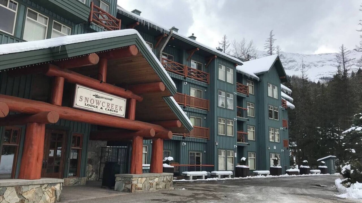 East Kootenay Condo | Ski In/Out. Mountain Side. Dog Friendly