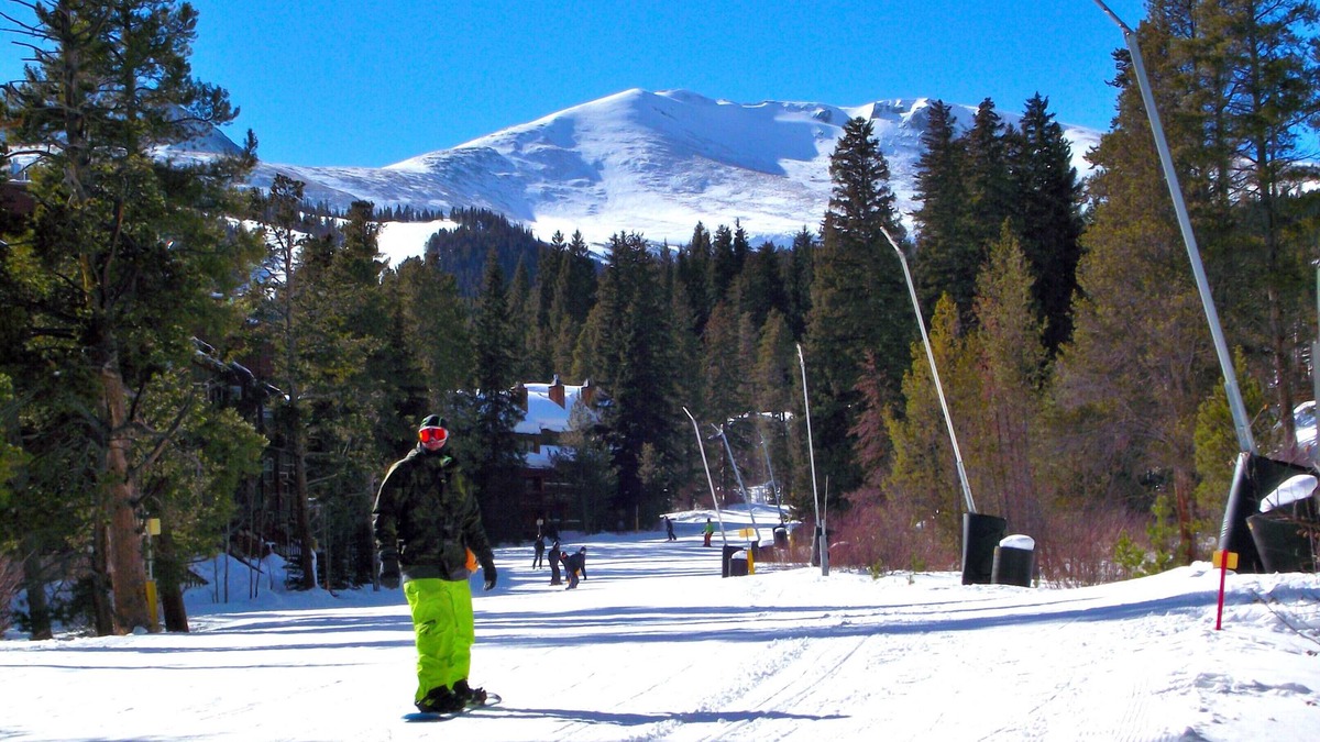 Four O'Clock Condo | Ski In/Out, Outside Frnt Door- No Halls! Private Deck, New Kitchen
