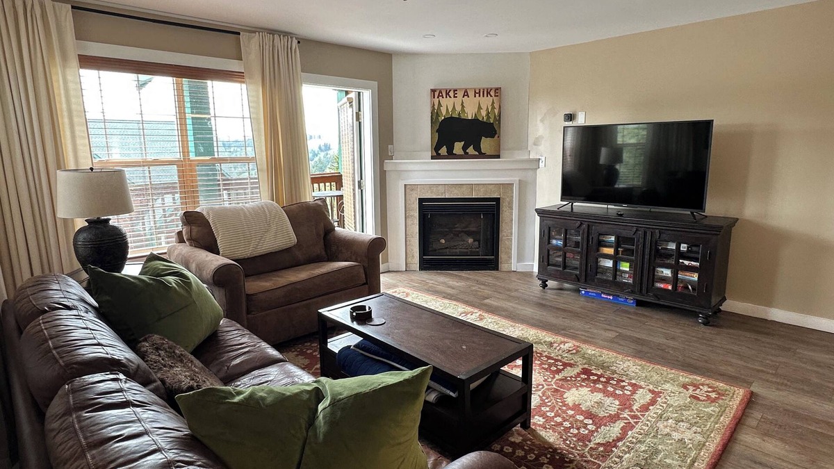 Snowshoe House | Ski-in/out, pet/kid-friendly, slope side townhouse