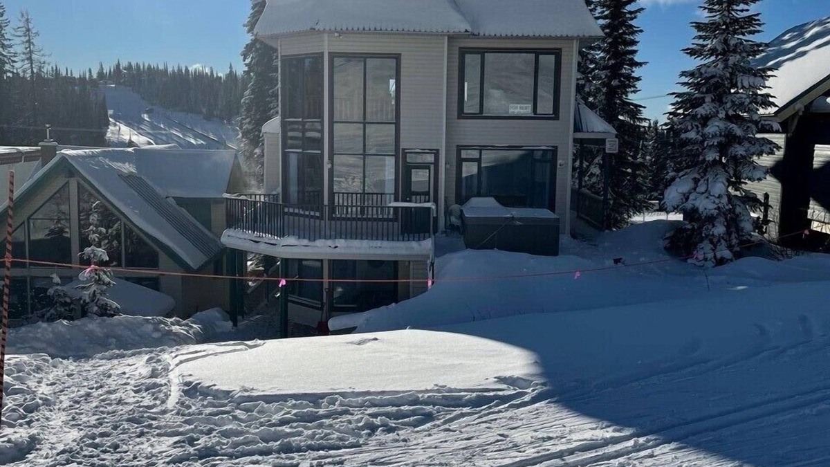 Silver Star Mountain House | Ski-in/out Silver Star home to Nordic trail & 100 m to Alpine Meadows chairlift!