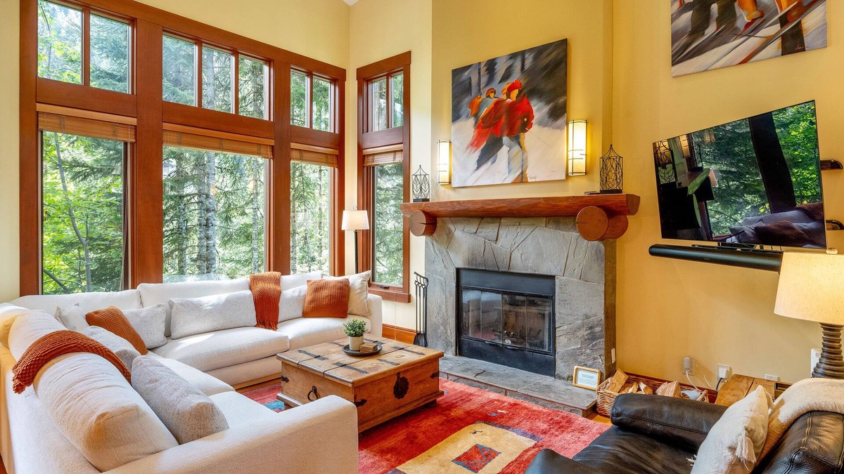 Nordic Estates House | SKI IN/OUT | Spacious 4BR | Private Hot Tub | Double Garage | Managed By Aloha Whistler