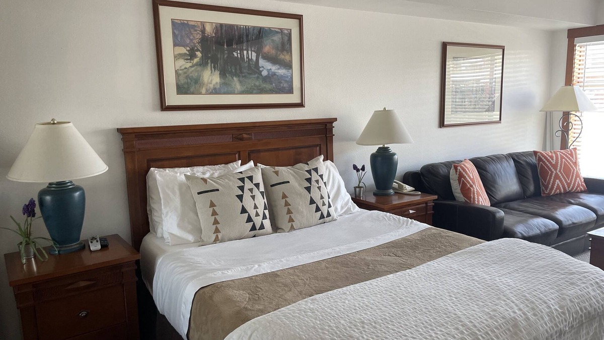 Salt Lake Mountain Resorts Condo | SKI IN/OUT Studio Condo with stunning Village & Slope views