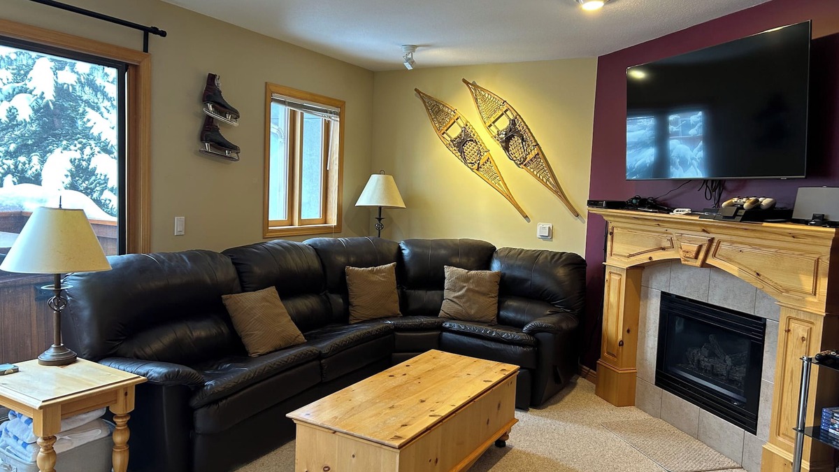 Sun Peaks House | Ski-In/Out to main Lift. Snow Creek Village 3 BR 3 BA. Hot Tub. Walk to village!
