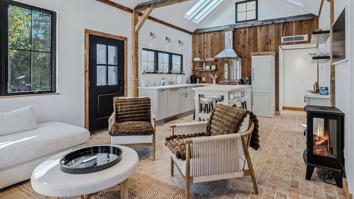 Woodstock House | Ski-In/Out to S6, Sauna & Hot Tub - Little House