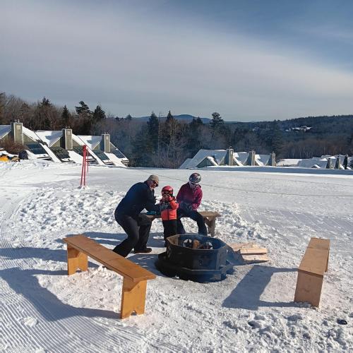 Plymouth Ski Chalet | SKI IN OUT w Fireplace at Tenney & 3 more Indy Pass Mts