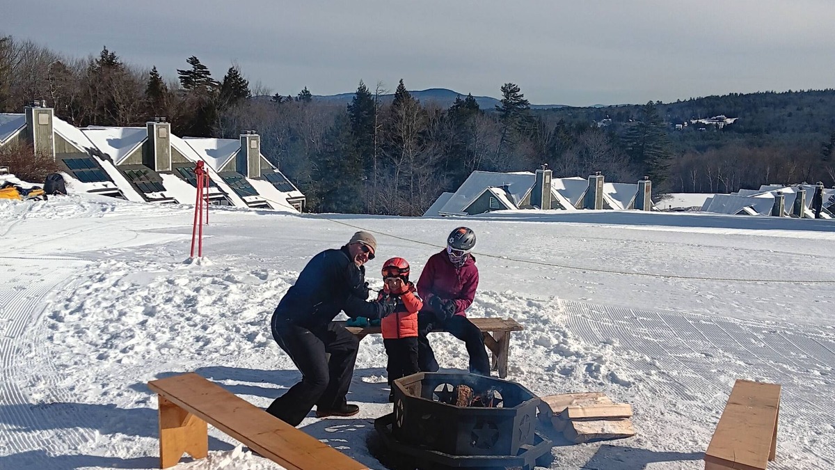 Plymouth Condo | SKI IN/OUT & w/Fireplace @ Tenney Mt, central to 4 Indypass Mts, Lakes, & more!