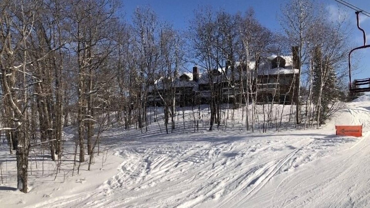 Wakefield Condo | Ski in/Ski out 1/B 1/B Condo!