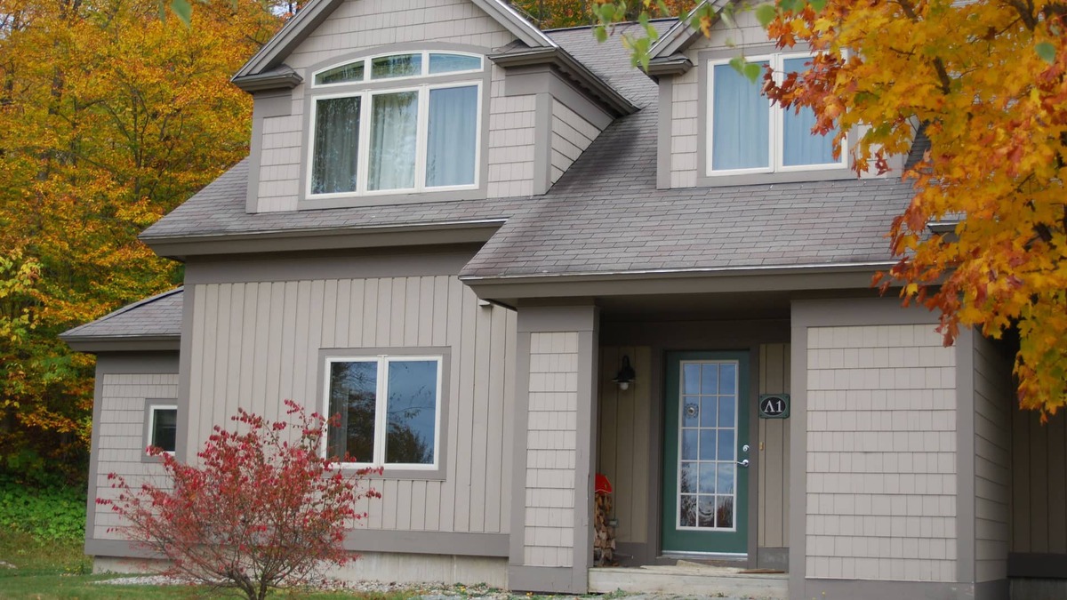 Ludlow House | SKI In/SKI Out. 4 Bedrooms, A1- Walk to Pool/Gym, End unit with tons of sunlight