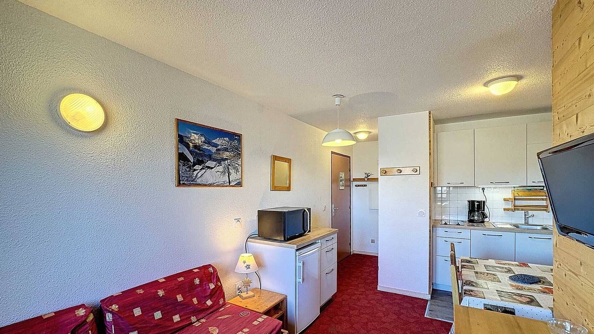 Les Bruyeres Apartment | Ski-in/Ski-out Apartment, 2-Room + Mountain Corner, 26m², Sleeps 5, WiFi - Les Menuires