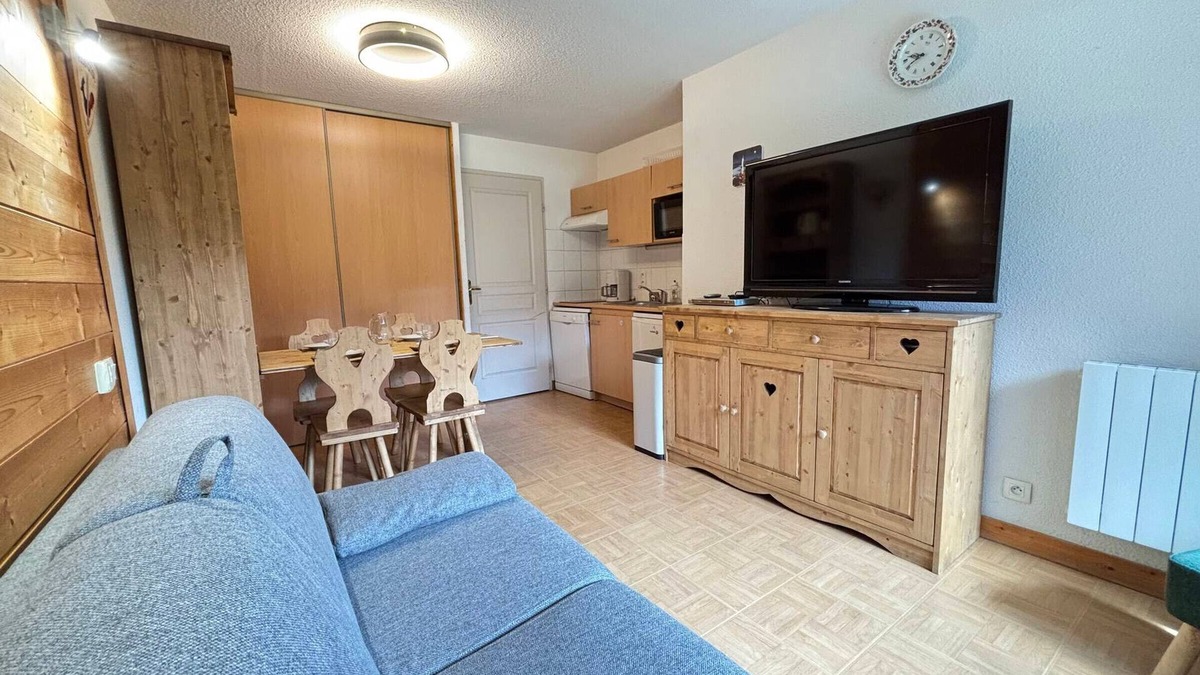 Flumet Apartment | Ski-in/Ski-out Apartment with Indoor Pool and Mountain Decor