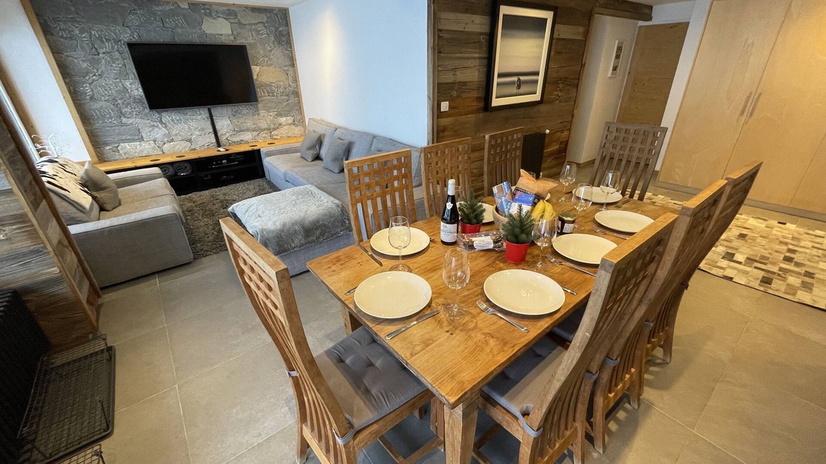 Le Lavachet Apartment | Ski in-Ski out apt in the heart of Lavachet! 115m2 - Spacious & Stylish sleeps 8