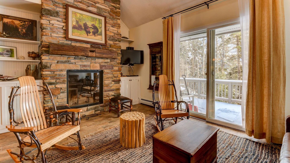 Bretton Woods Condo | SKI IN/SKI OUT, BRETTON WOODS TOWNHOUSE, MOUNTAIN VIEWS!