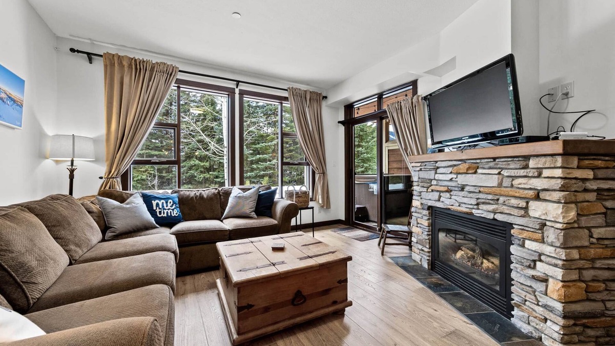 Sun Peaks Condo | Ski In/Ski Out to Private Hot Tub at Stones Throw