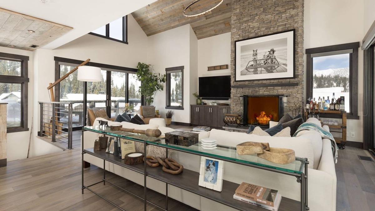 Spanish Peaks Cabin | Ski-in/Ski-out Cabin with Hot Tub, Fireplace, Heated Garage, and Grill!