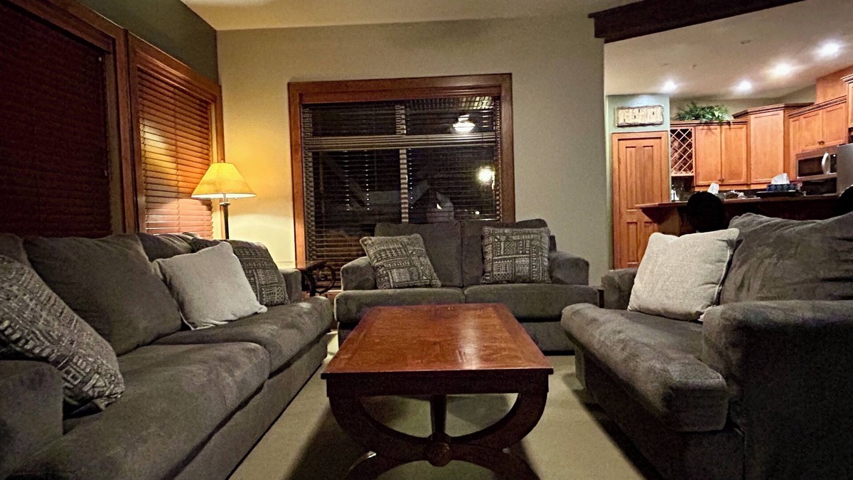 Big White Ski Resort Ski Chalet | Ski-In/Ski-Out Chalet Family-Friendly Happy Valley!