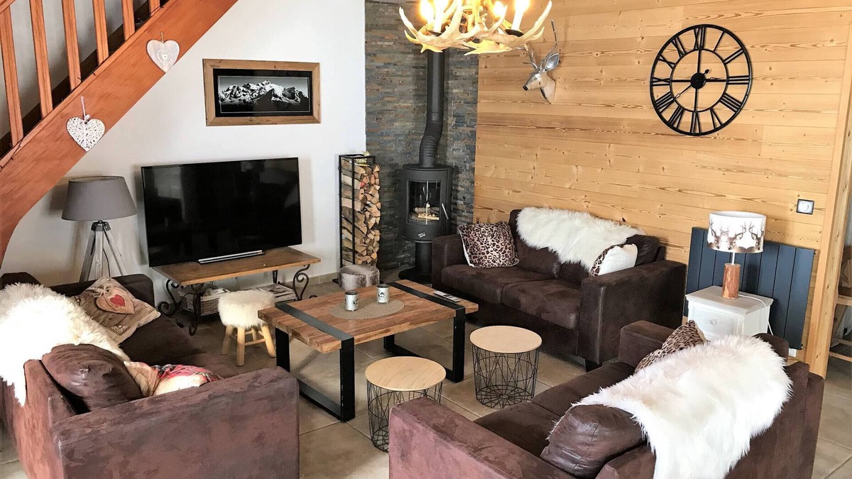 Le Corbier Ski Chalet | Ski-In/Ski-Out Chalet · Cozy · Sauna & Gym · Free WiFi · Stunning Mountain Views