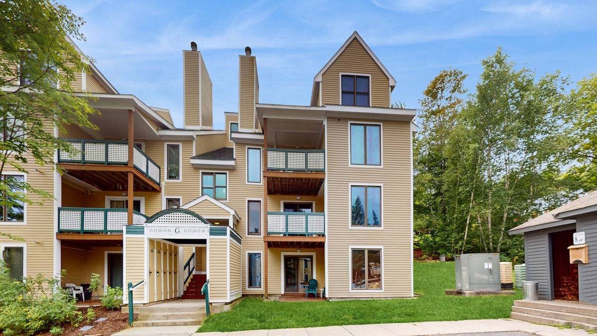 West Dover Condo | Ski-in/ski-out condo w/deck, wood-burning fireplace, wifi, community amenities
