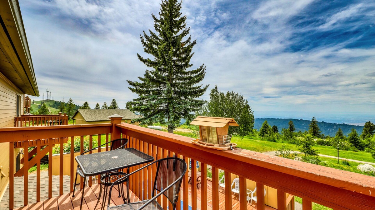 Boise Condo | Ski-in/ski-out condo with panoramic views